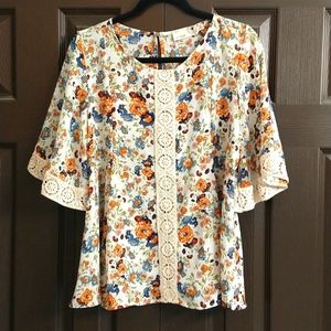 Boho top.  Super cute floral flowy everleigh top
